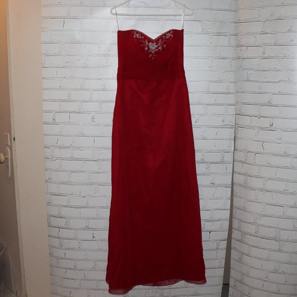 ❤️ Da Vinci Strapless Formal Gown · Size 10 · Red with Silver Embroidery